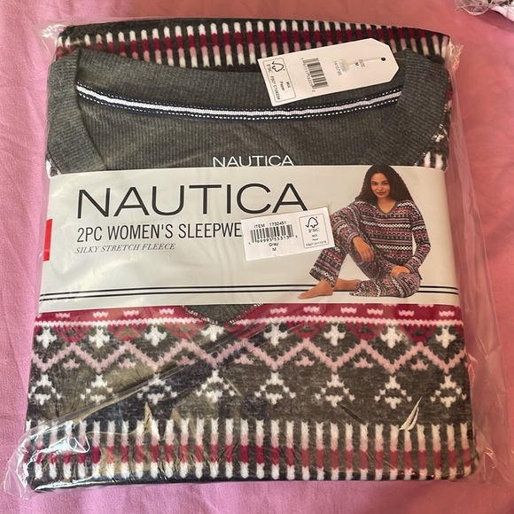 I’m Nautica two-piece women’s sleepwear set - Picture 3 of 3